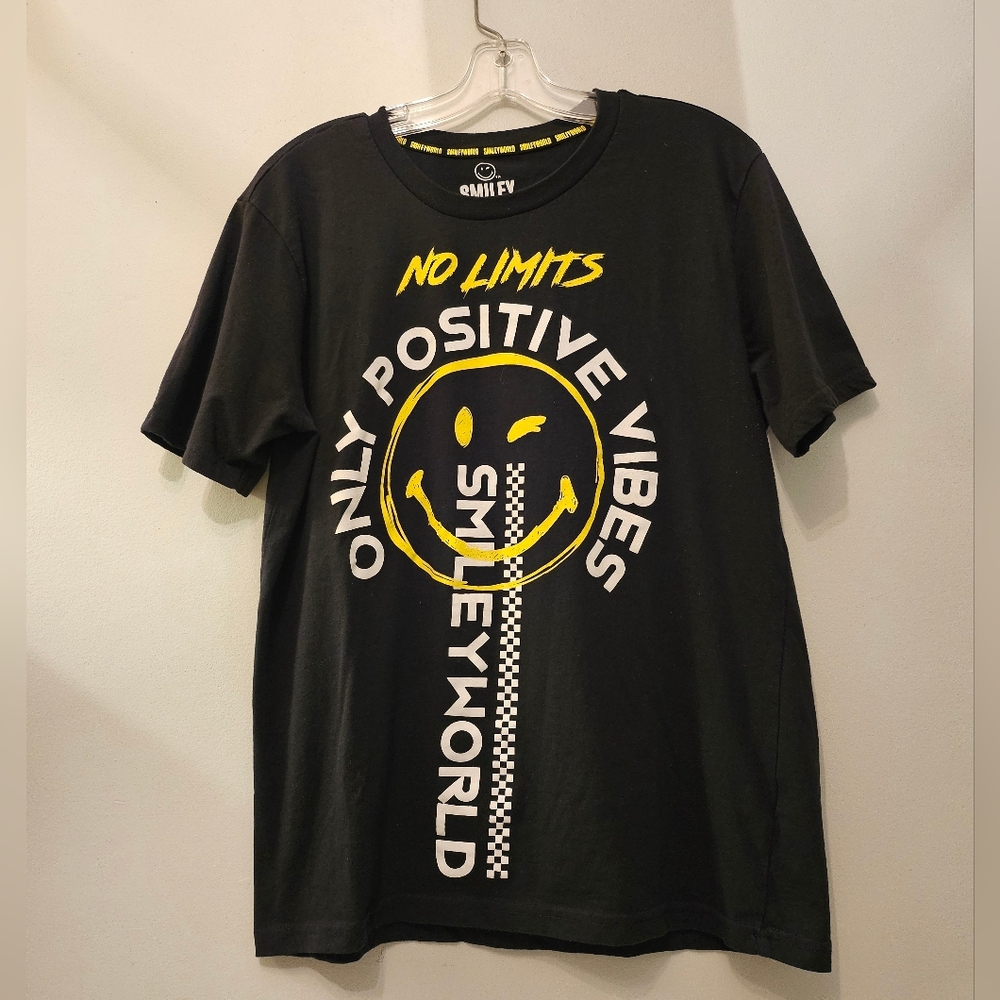 Smiley World Only Positive Vibes Graphic T-shirt | Size Large